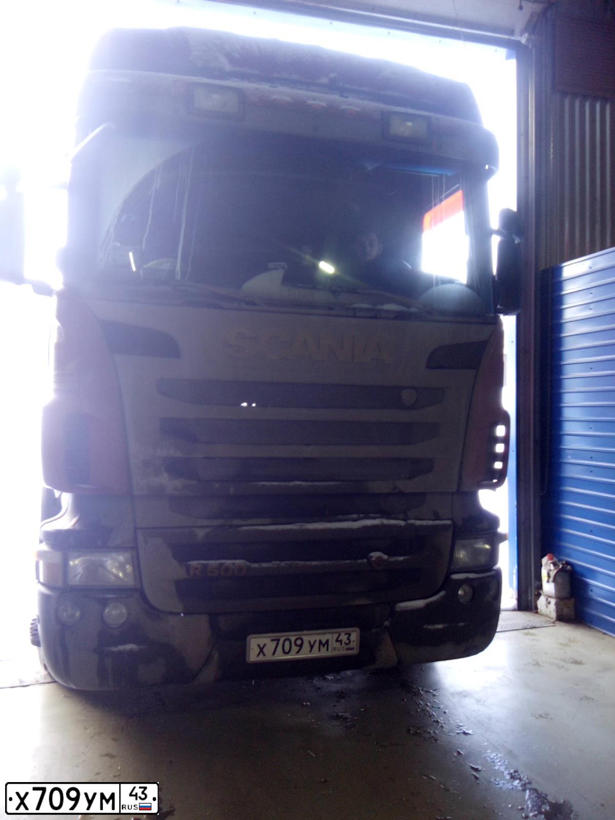 Фото автомобиля SCANIA SERIE R /6X2/, 2012 — госномер Х709УМ43. Цвет: Красный