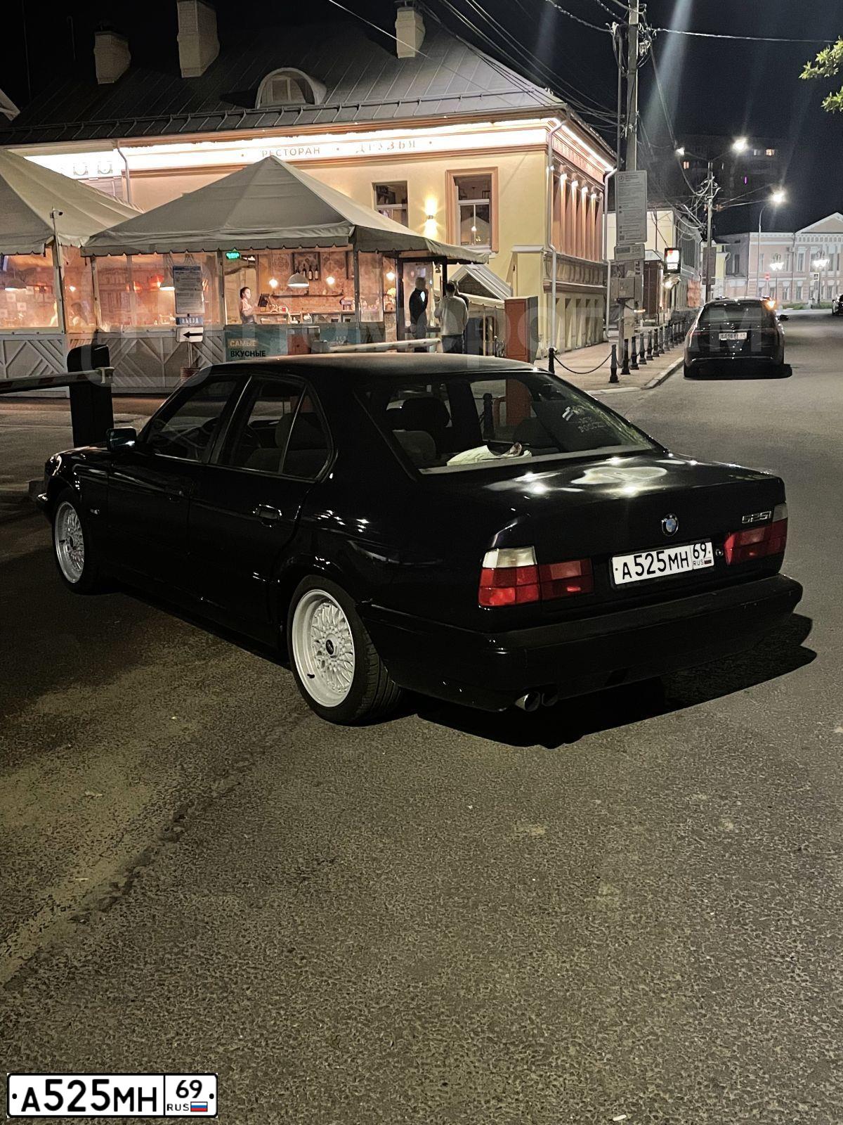 Фото автомобиля AUDI 80, 1990 — госномер А525МН69. Цвет: Серебристый
