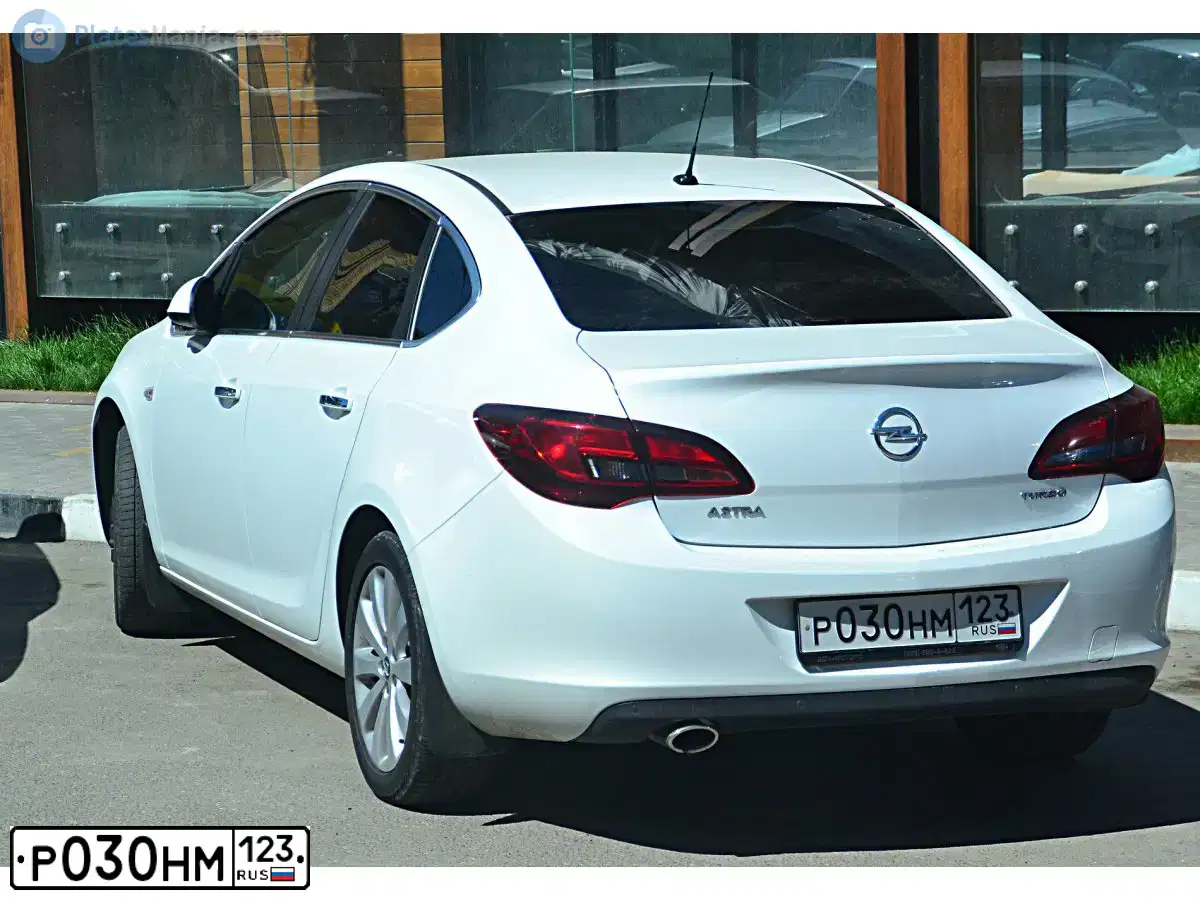 Фото автомобиля OPEL ASTRA, 2013 — госномер Т698МР761. Цвет: Белый