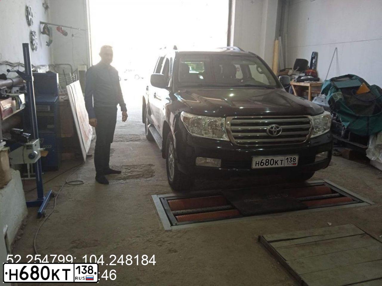 Фото автомобиля TOYOTA LANDCRUISER 200, 2013 — госномер Н825НТ142. Цвет: ЧЕРНЫЙ