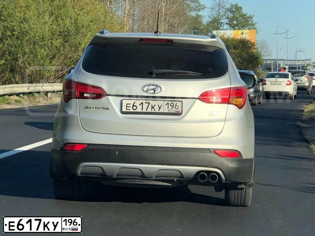Фото автомобиля HYUNDAI SANTA FE, 2013 — госномер Е617КУ196. Цвет: СВЕТЛО-СЕРЫЙ