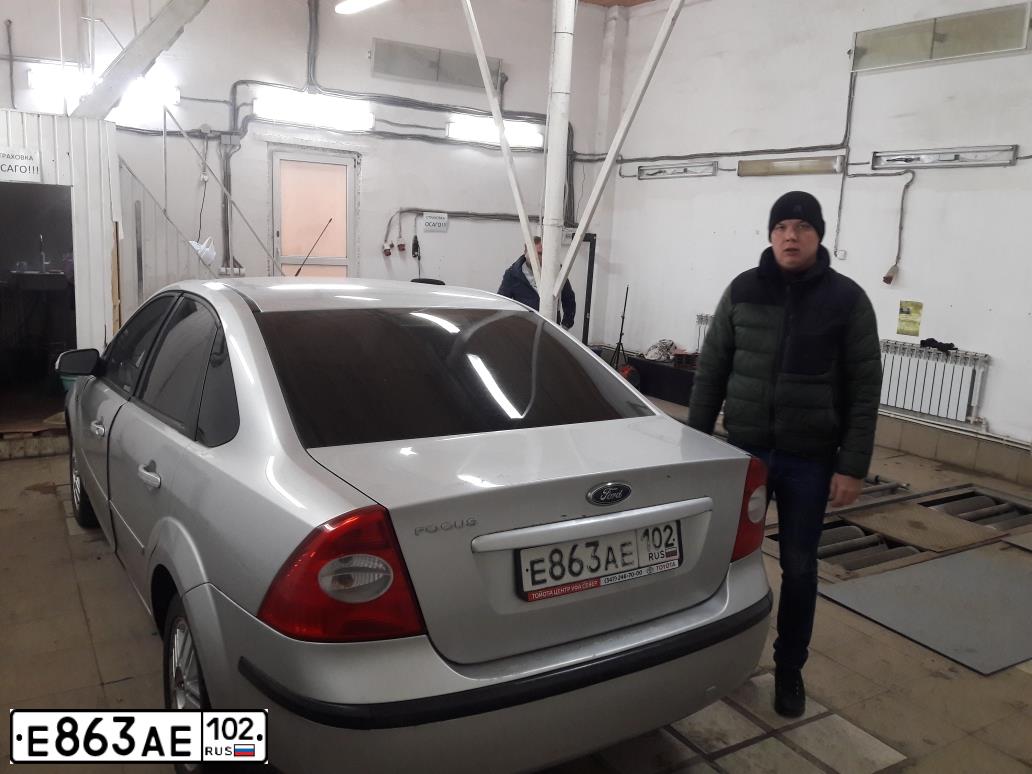 Фото автомобиля FORD FOCUS, 2007 — госномер Е863АЕ102. Цвет: СЕРЕБРИСТЫЙ