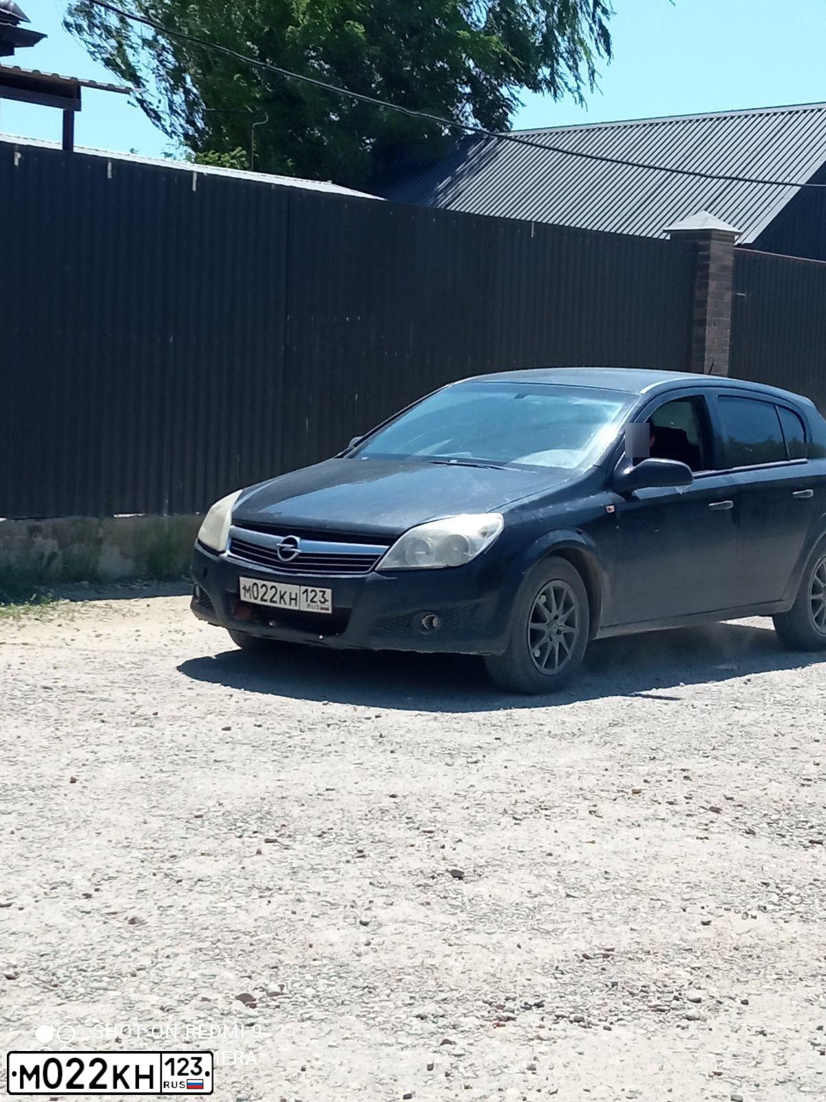 Фото автомобиля OPEL ASTRA, 2008 — госномер М022КН123. Цвет: ЧЕРНЫЙ