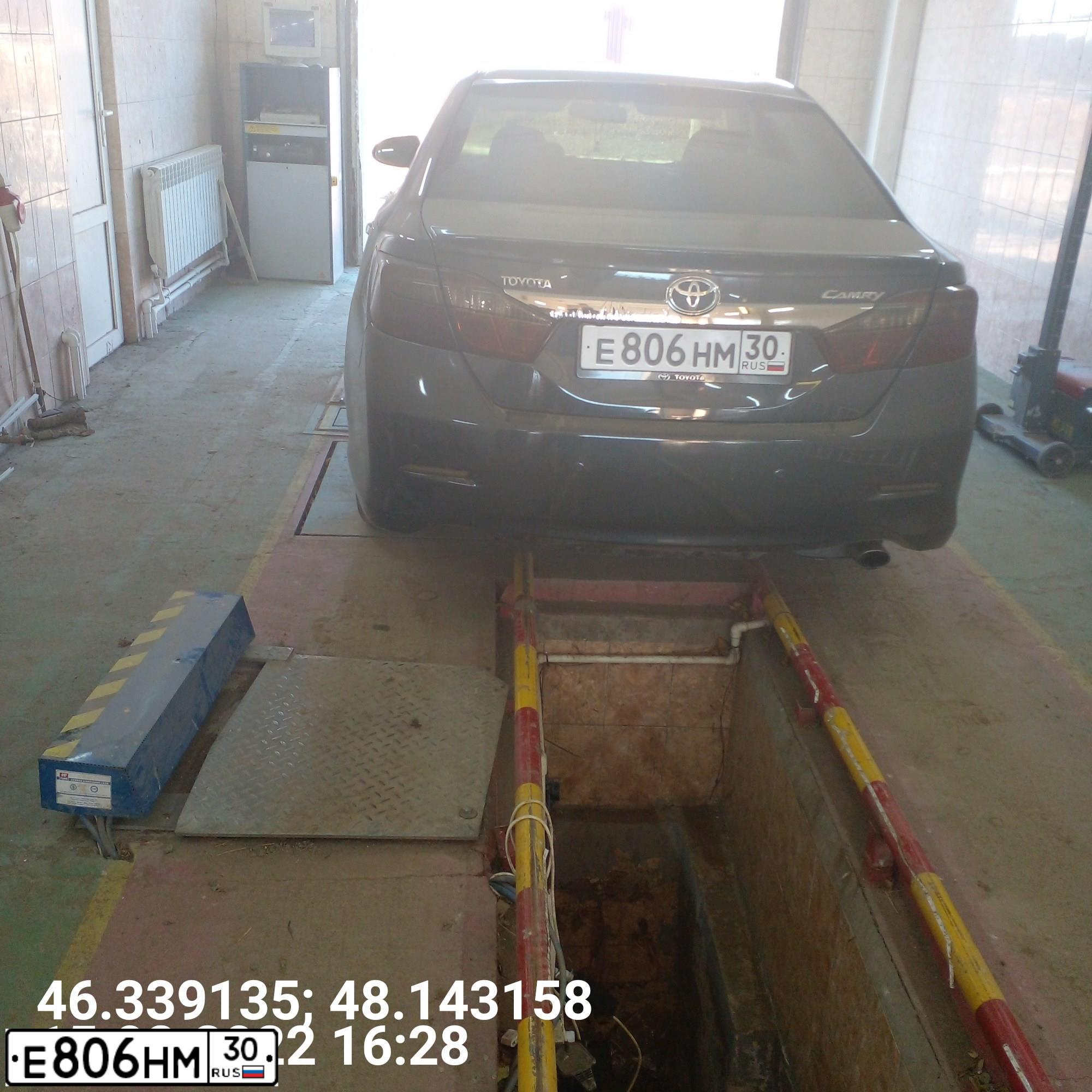 Фото автомобиля TOYOTA CAMRY, 2012 — госномер К007МЕ30. Цвет: Темно-серый металлик