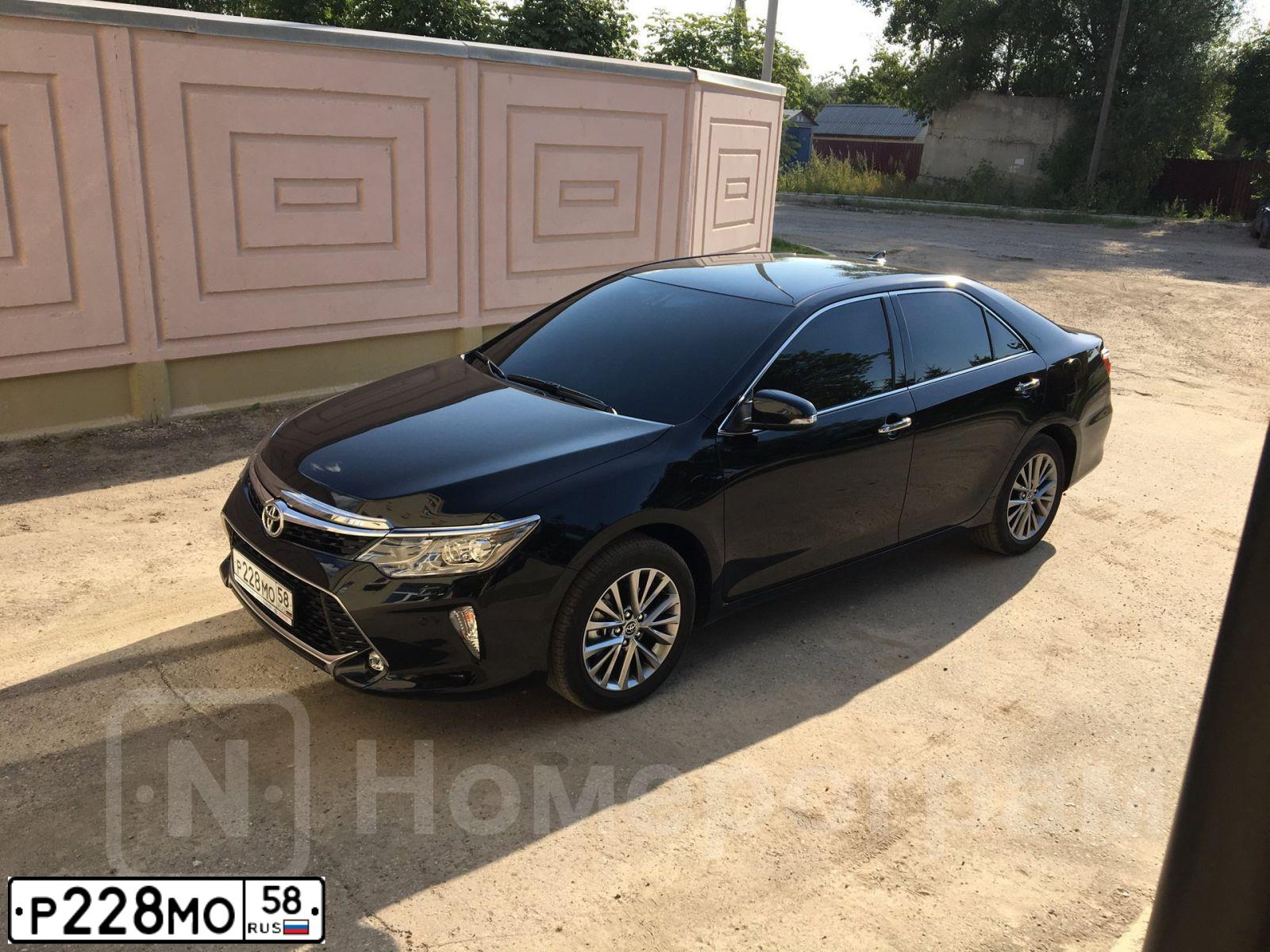 Фото автомобиля TOYOTA CAMRY, 2017 — госномер Р228МО58. Цвет: ЧЕРНЫЙ МЕТАЛЛИК