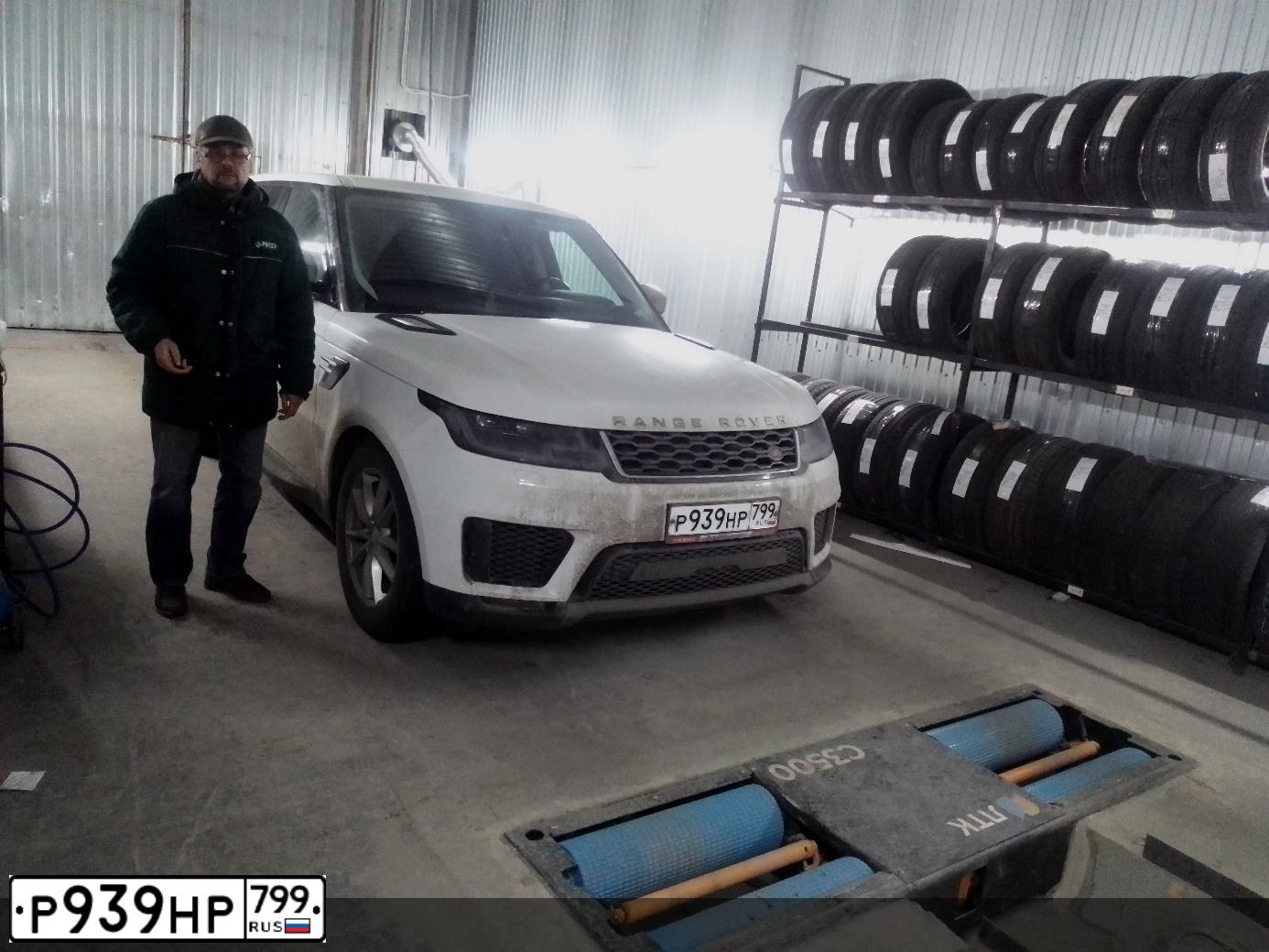 Фото автомобиля LANDROVER RANGE ROVER SPORT, 2019 — госномер Р939НР799. Цвет: БЕЛЫЙ