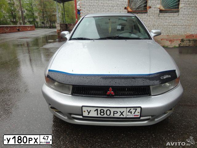 Фото автомобиля MITSUBISHI GALANT, 2000 — госномер У779КР60. Цвет: Серебристо-чёрный