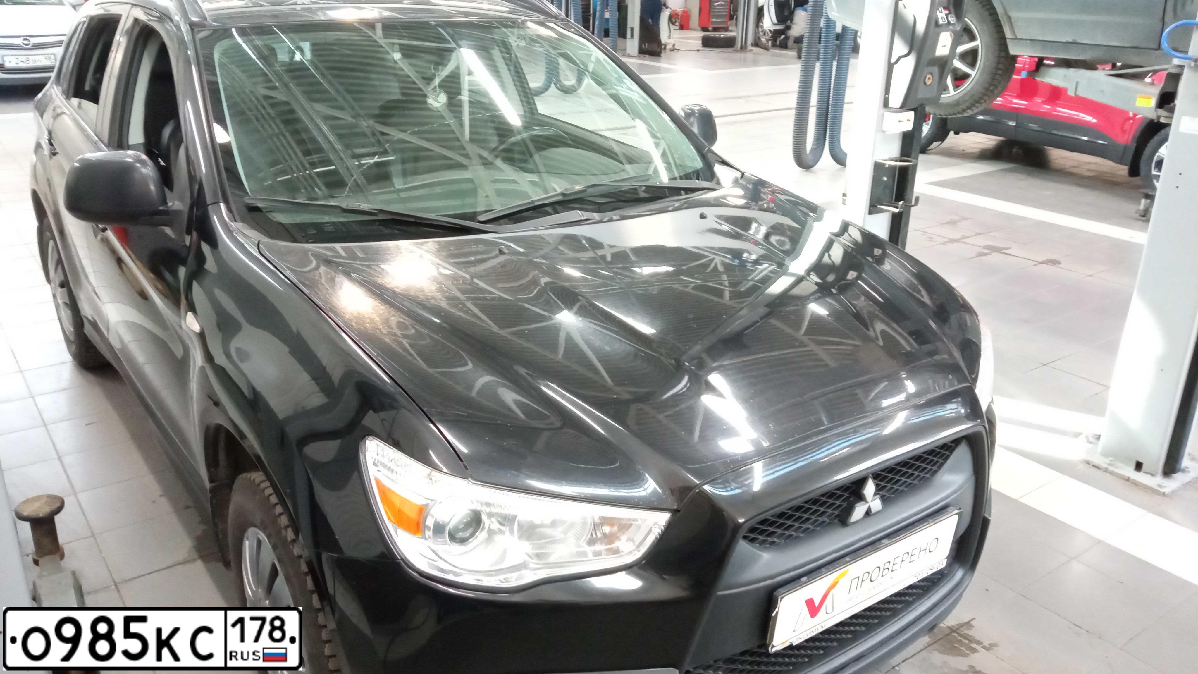 Фото автомобиля MITSUBISHI ASX, 2013 — госномер О985КС178. Цвет: ЧЕРНЫЙ