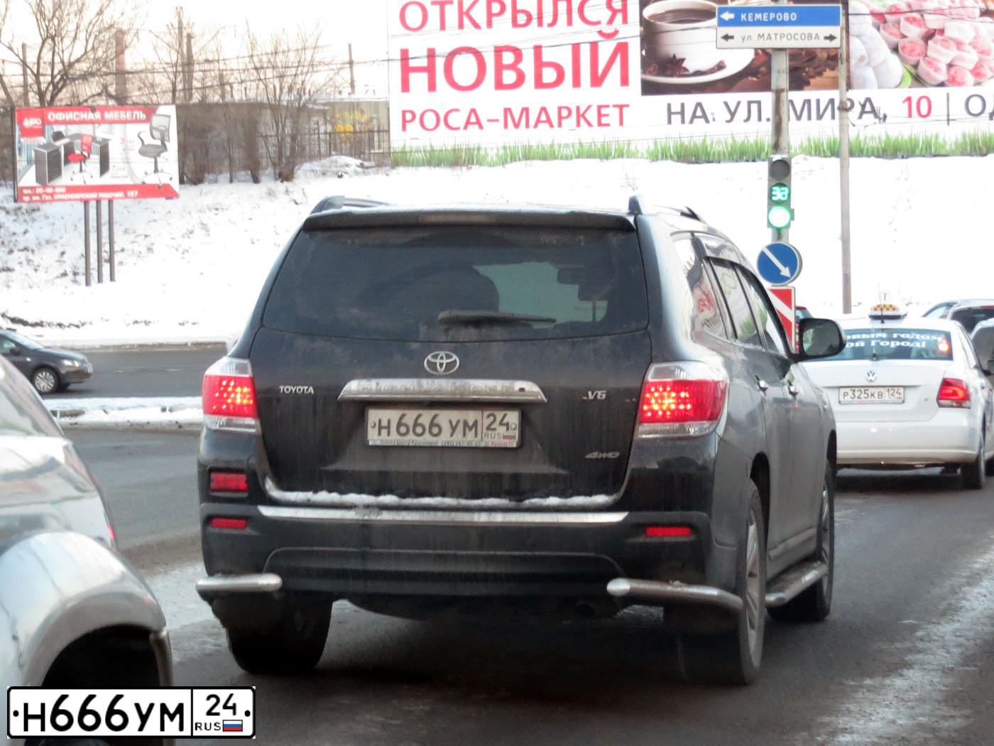Фото автомобиля TOYOTA HIGHLANDER, 2013 — госномер Н666УМ24. Цвет: ЧЕРНЫЙ