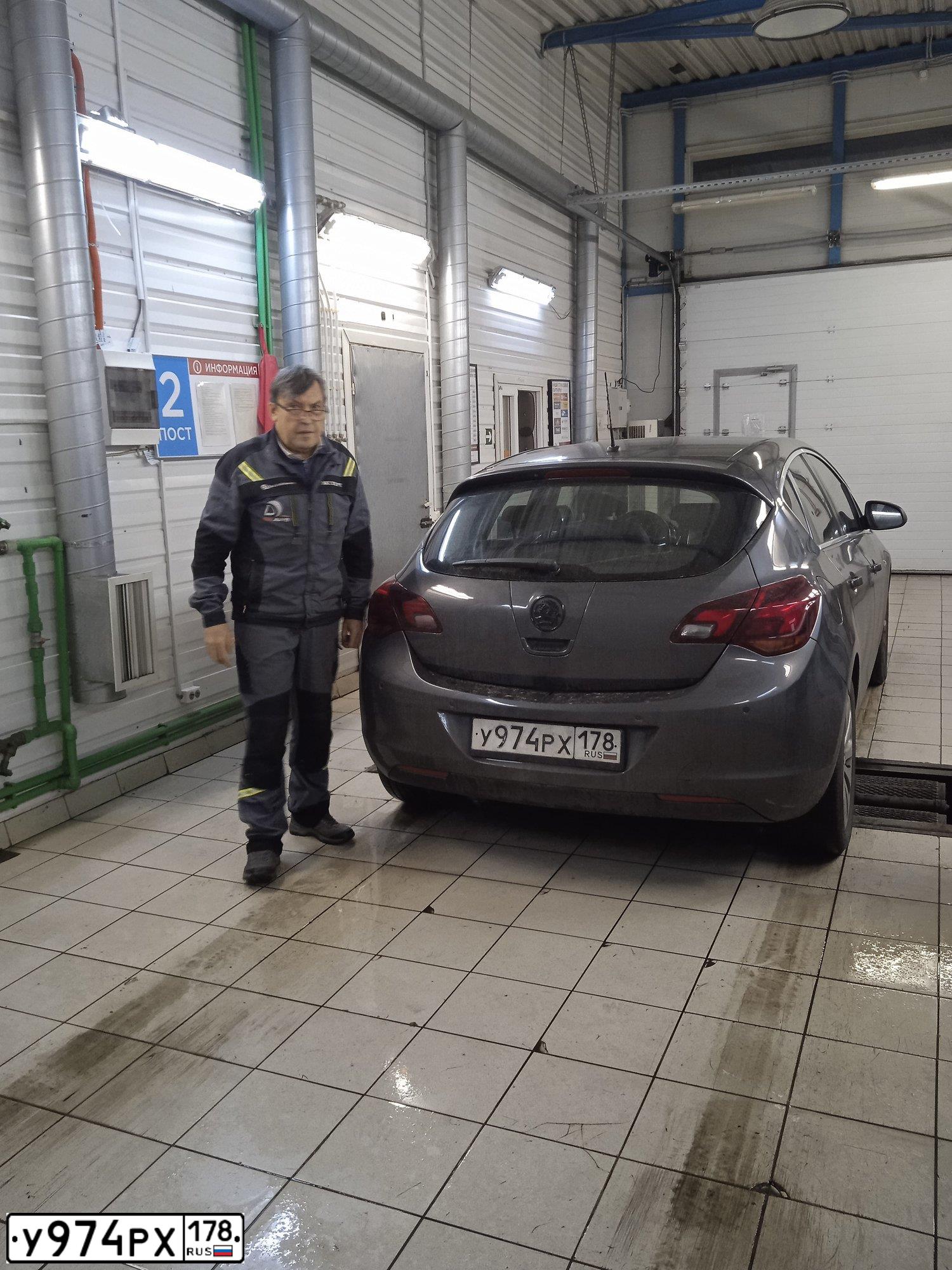 Фото автомобиля OPEL ASTRA, 2012 — госномер С647СР198. Цвет: СЕРЫЙ МЕТАЛЛИК
