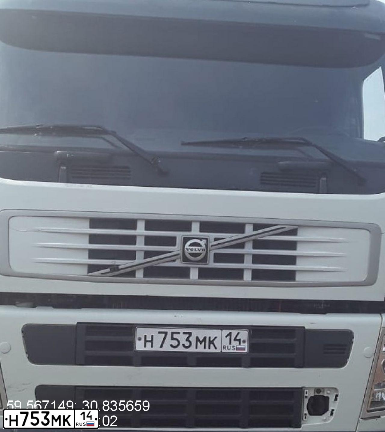 Фото автомобиля VOLVO SERIE FM /6X6/, 2008 — госномер Н999ХР29. Цвет: СЕРЫЙ-БЕЛЫЙ