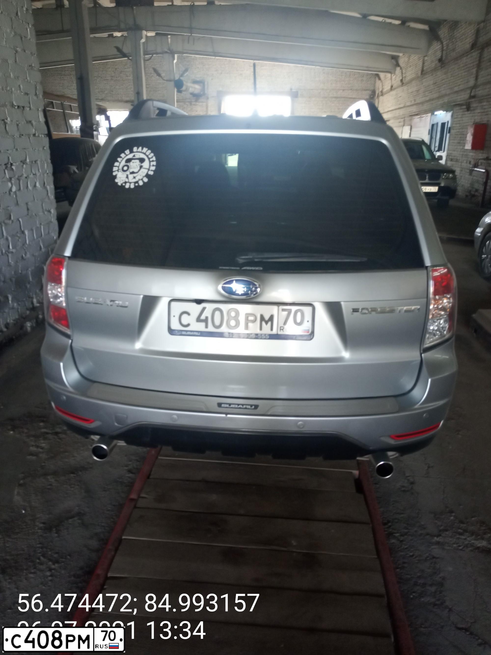 Фото автомобиля SUBARU FORESTER, 2008 — госномер Х806СО98. Цвет: Серебристый