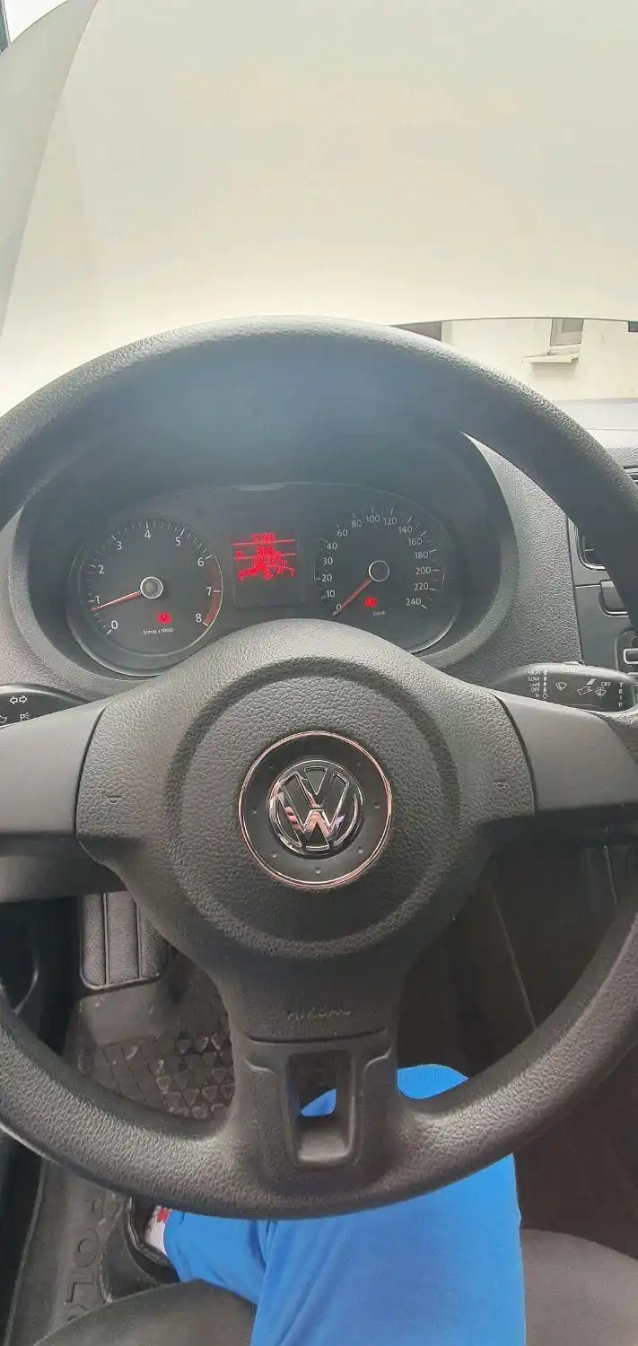 Фото автомобиля VOLKSWAGEN POLO, 2015 — госномер М590РХ21. Цвет: СИНИЙ ТЕМНЫЙ