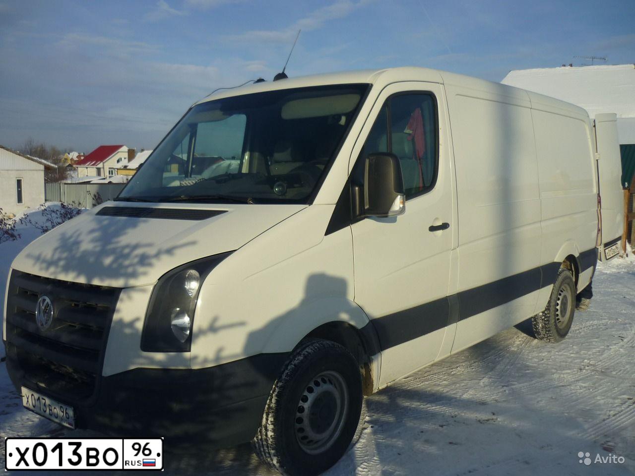 Фото автомобиля VOLKSWAGEN CRAFTER, 2010 — госномер Р995ТМ196. Цвет: Белый
