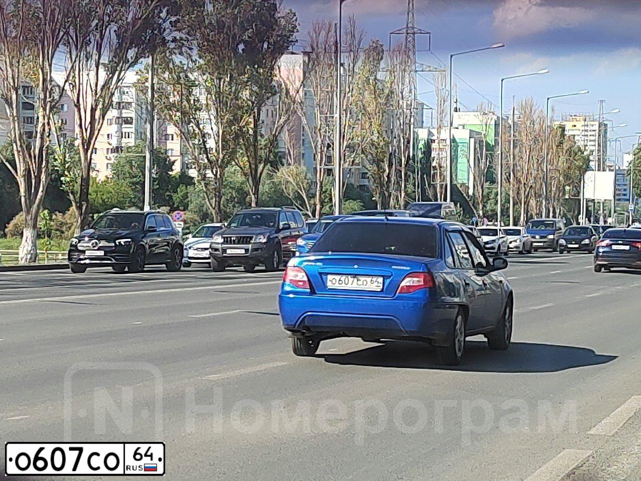 Фото автомобиля LADA 2110, 2002 — госномер Х363ММ64. Цвет: СЕРЕБРИСТЫЙ ЖЕЛТО-ЗЕЛЕНЫЙ
