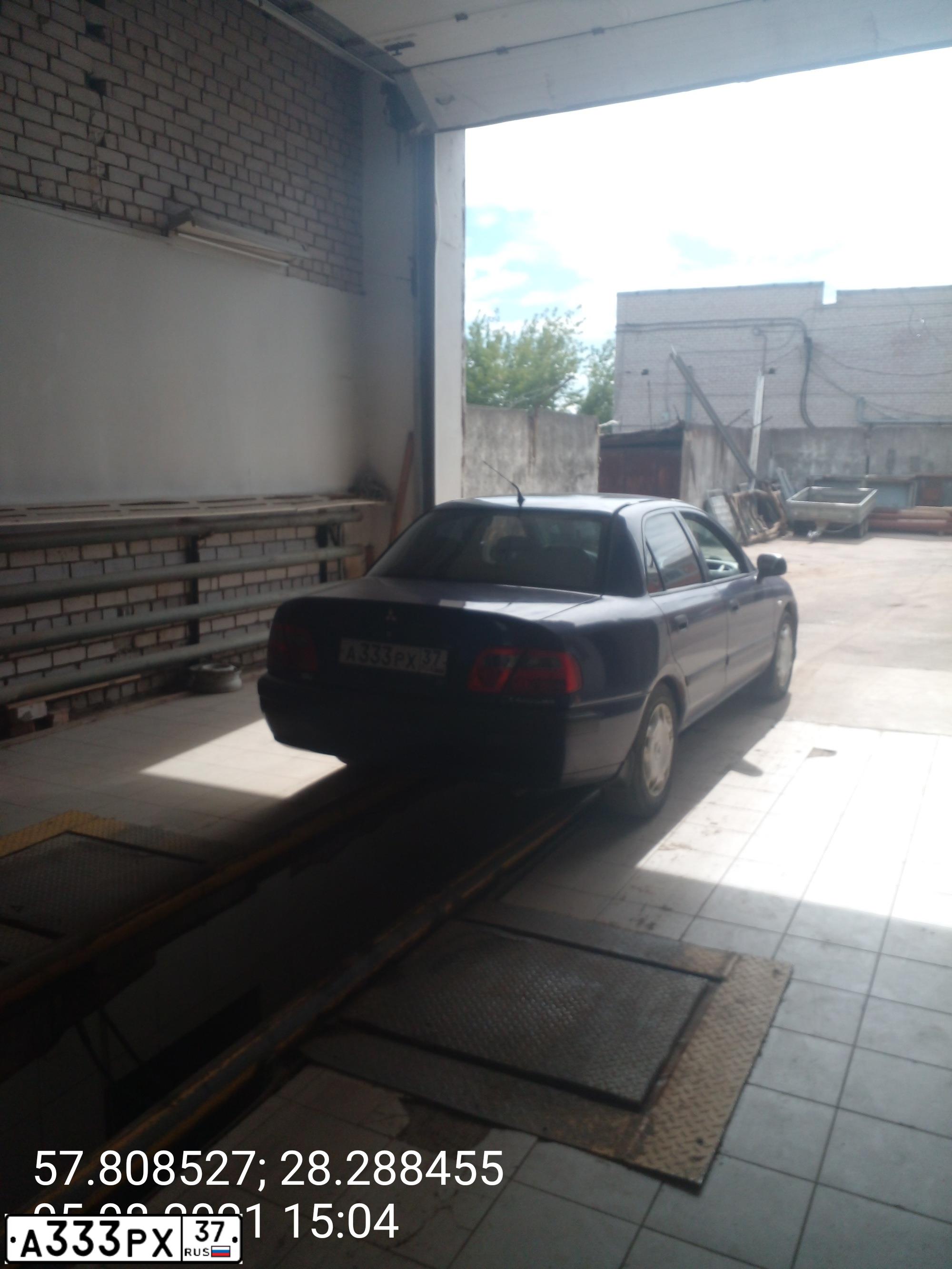 Фото автомобиля MITSUBISHI CARISMA, 2002 — госномер А333РХ37. Цвет: синий