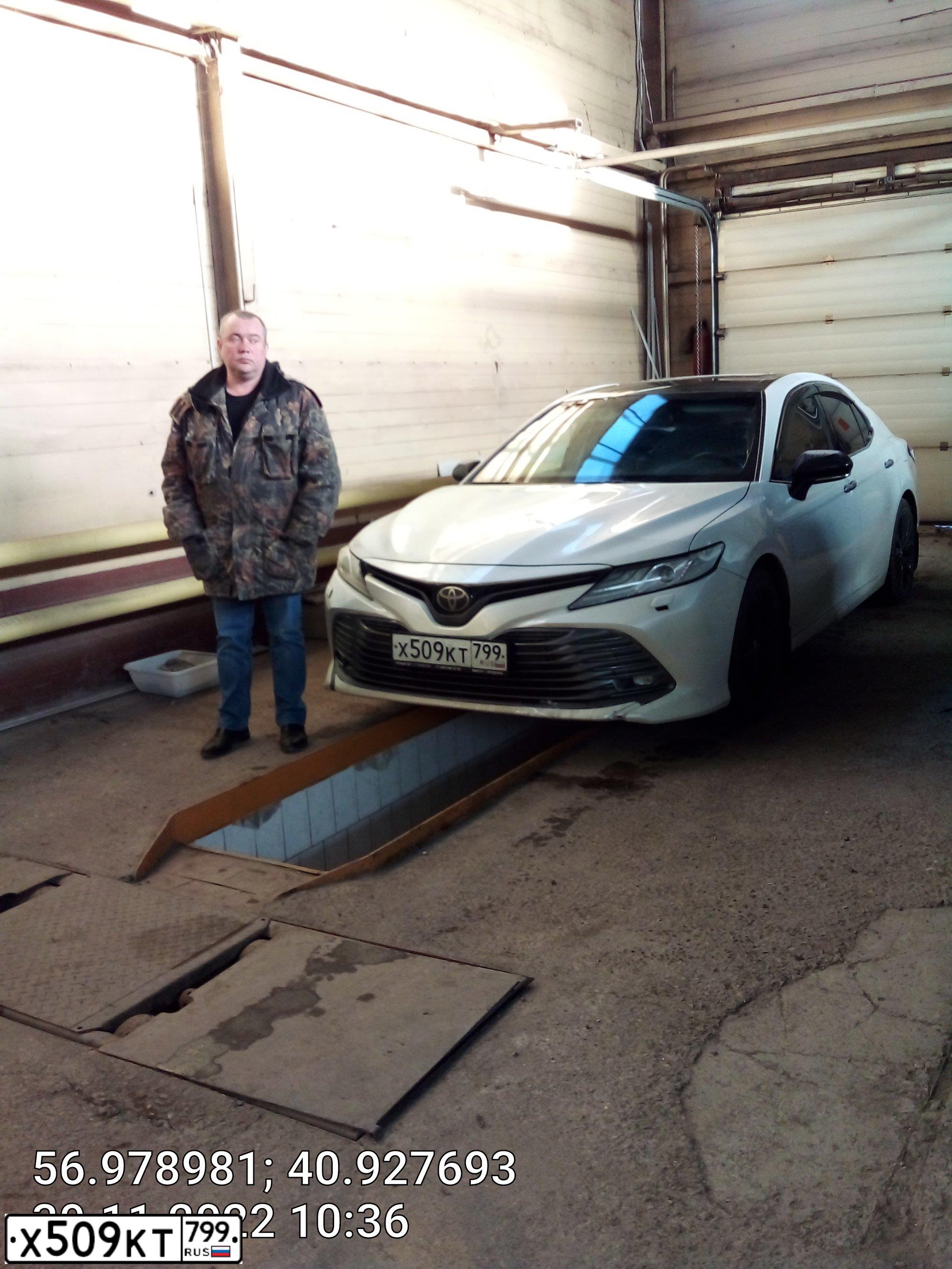 Фото автомобиля TOYOTA CAMRY, 2018 — госномер Х770КН37. Цвет: БЕЛЫЙ ПЕРЛАМУТР