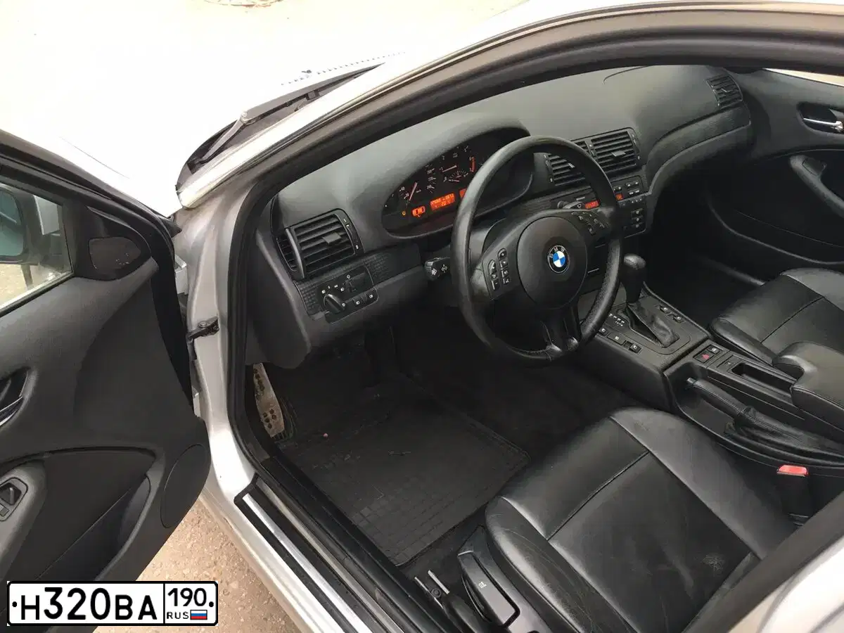 Фото автомобиля BMW SERIE 3, 2003 — госномер Н320ВА190. Цвет: СЕРЫЙ
