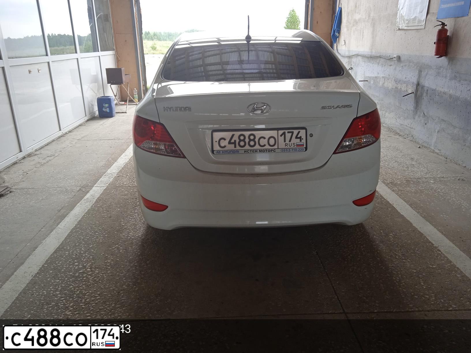 Фото автомобиля HYUNDAI SOLARIS, 2014 — госномер С488СО174. Цвет: БЕЛЫЙ