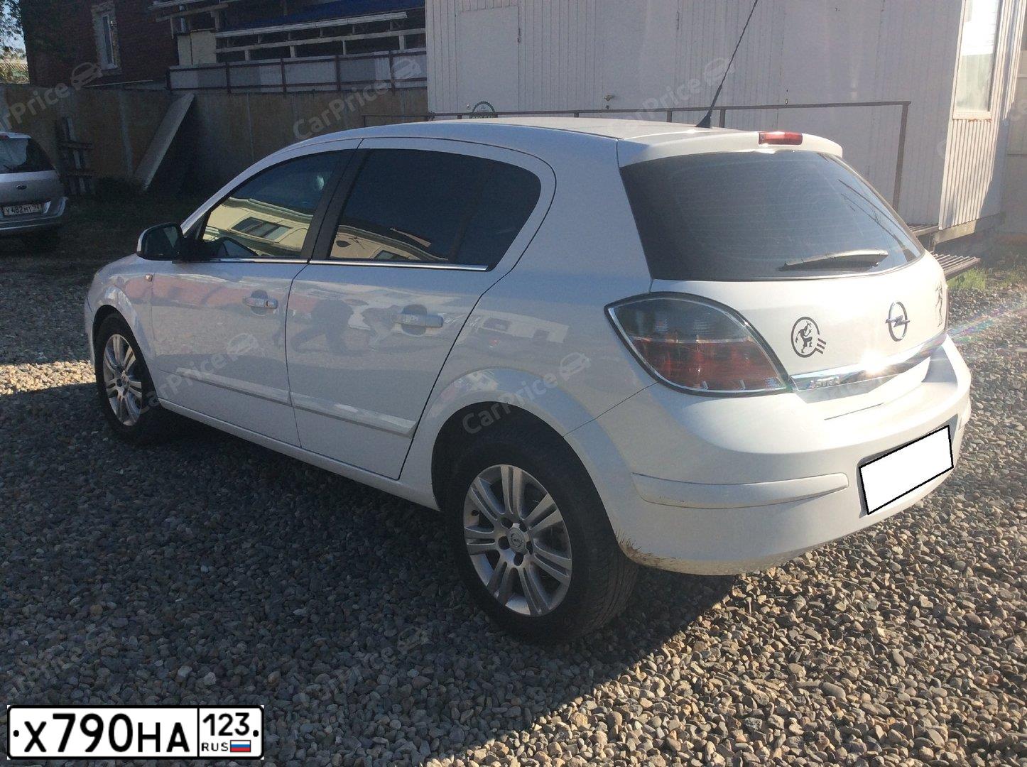 Фото автомобиля OPEL ASTRA, 2010 — госномер В090ТО147. Цвет: Белый