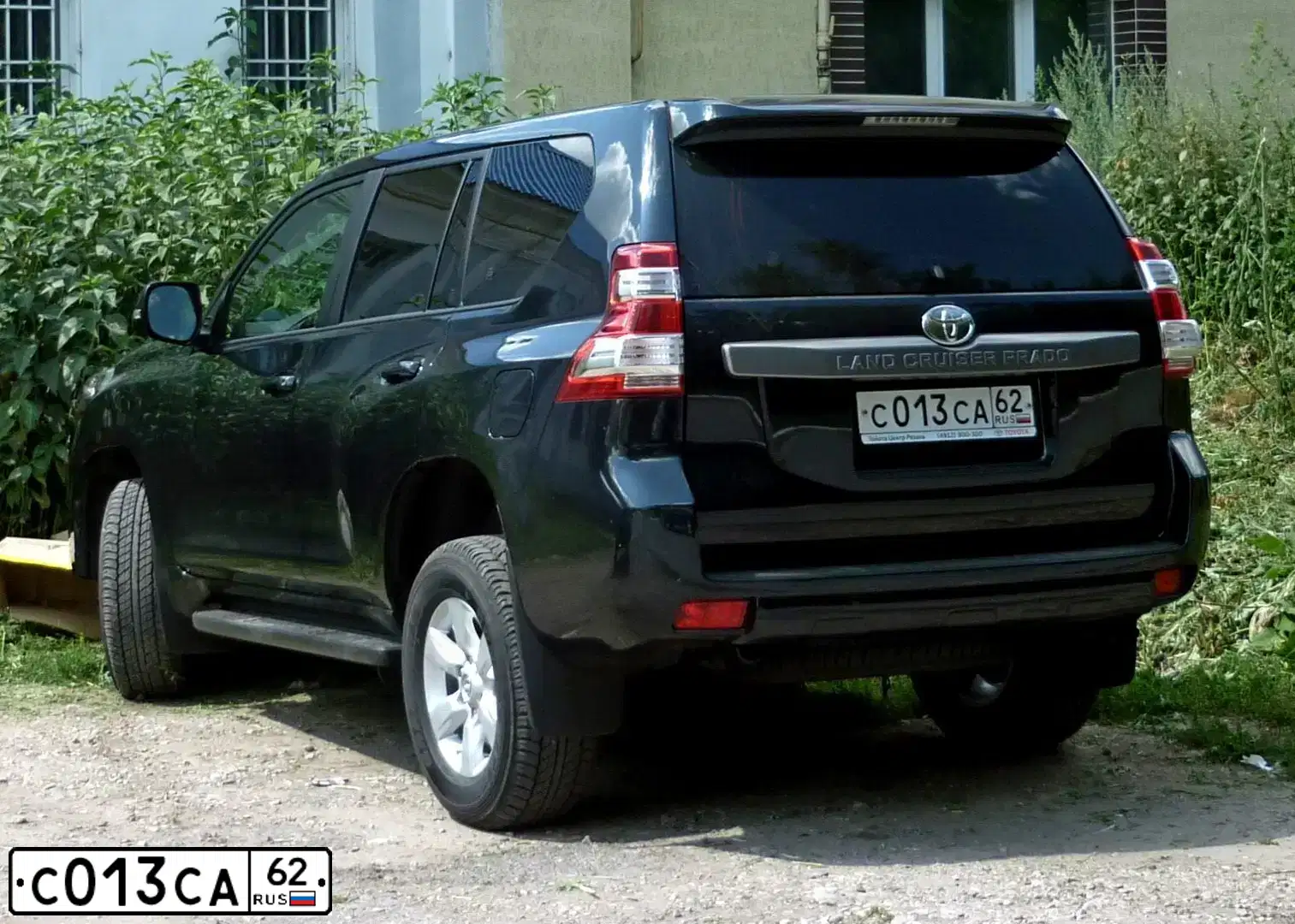 Фото автомобиля TOYOTA LANDCRUISER, 2014 — госномер С013СА62. Цвет: ТЕМНО-СЕРЫЙ