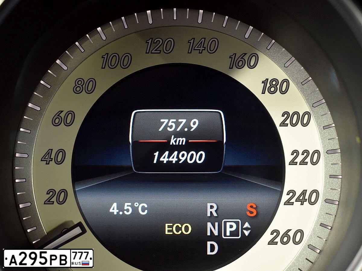 Фото автомобиля MERCEDES E-KLASSE, 2015 — госномер М607РМ198. Цвет: Белый
