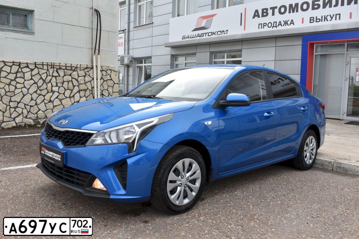 Фото автомобиля KIA RIO, 2020 — госномер Е978РК12. Цвет: синий