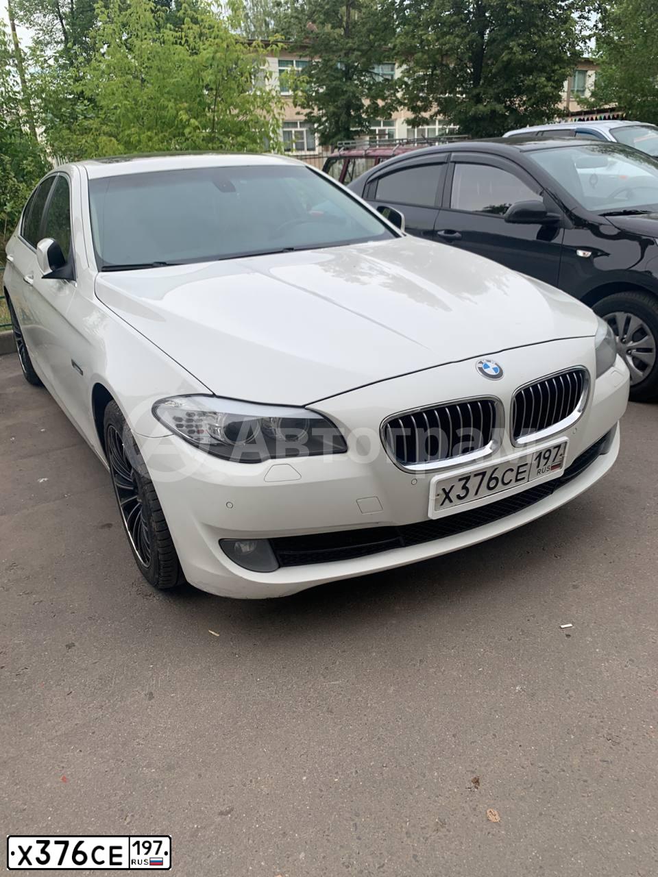 Фото автомобиля BMW SERIE 5, 2011 — госномер Х376СЕ197. Цвет: БЕЛЫЙ