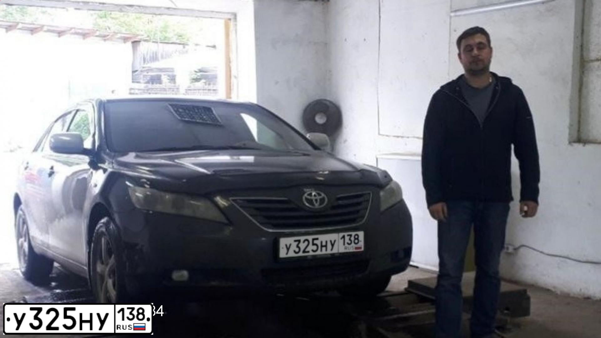 Фото автомобиля TOYOTA CAMRY, 2010 — госномер Р222МА38. Цвет: ЧЕРНЫЙ