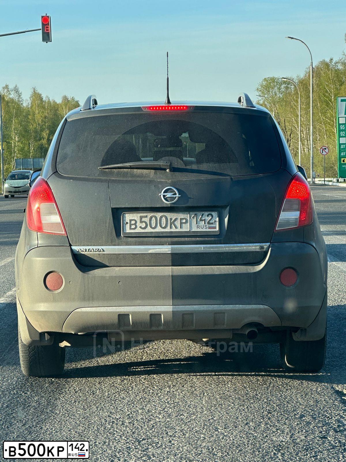 Фото автомобиля OPEL ANTARA, 2014 — госномер В500КР142. Цвет: ЧЕРНЫЙ