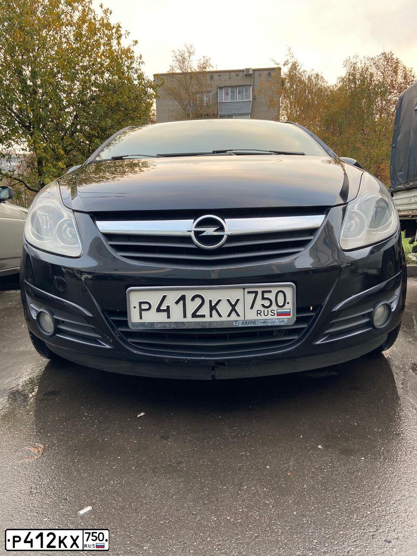 Фото автомобиля OPEL CORSA, 2008 — госномер М828ТУ190. Цвет: ЧЕРНЫЙ