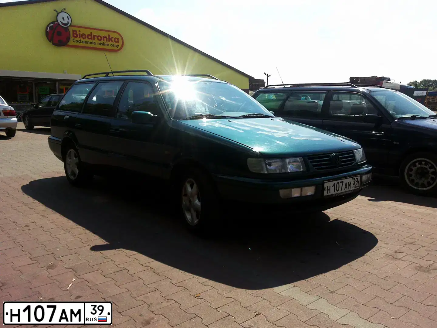 Фото автомобиля VOLKSWAGEN PASSAT, 1988 — госномер Н107АМ39. Цвет: ЗЕЛЕНЫЙ