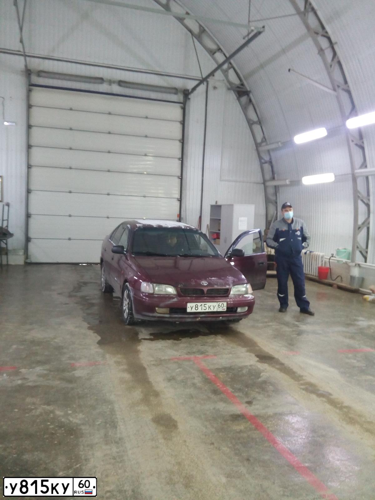 Фото автомобиля TOYOTA CARINA, 1996 — госномер Е123УТ18. Цвет: ТЕМНО-КРАСНЫЙ