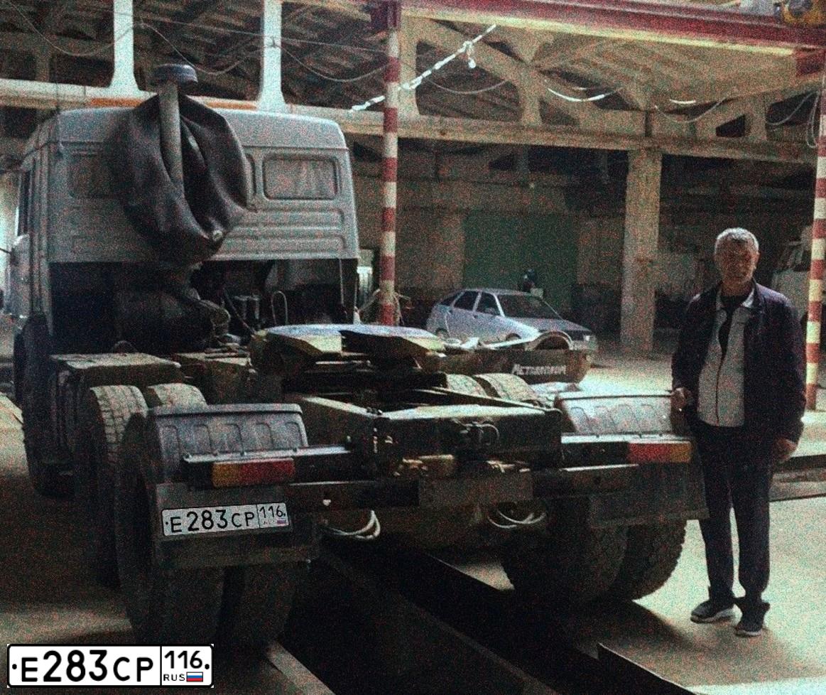Фото автомобиля KAMAZ Z 54115 6X4, 2001 — госномер Е283СР116. Цвет: Дымка