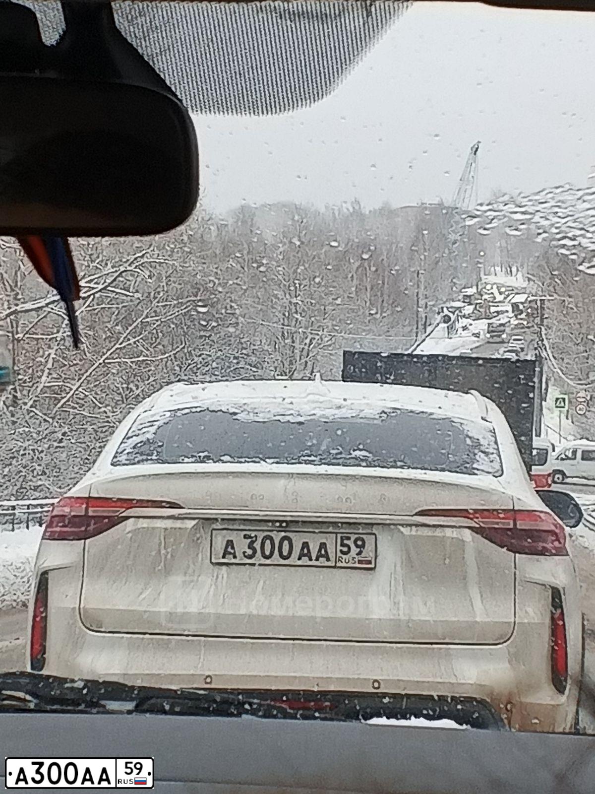 Фото автомобиля LAND-ROVER LAND ROVER RANGE ROVER, 2000 — госномер А300АА59. Цвет: ТЕМНО-СЕРЫЙ