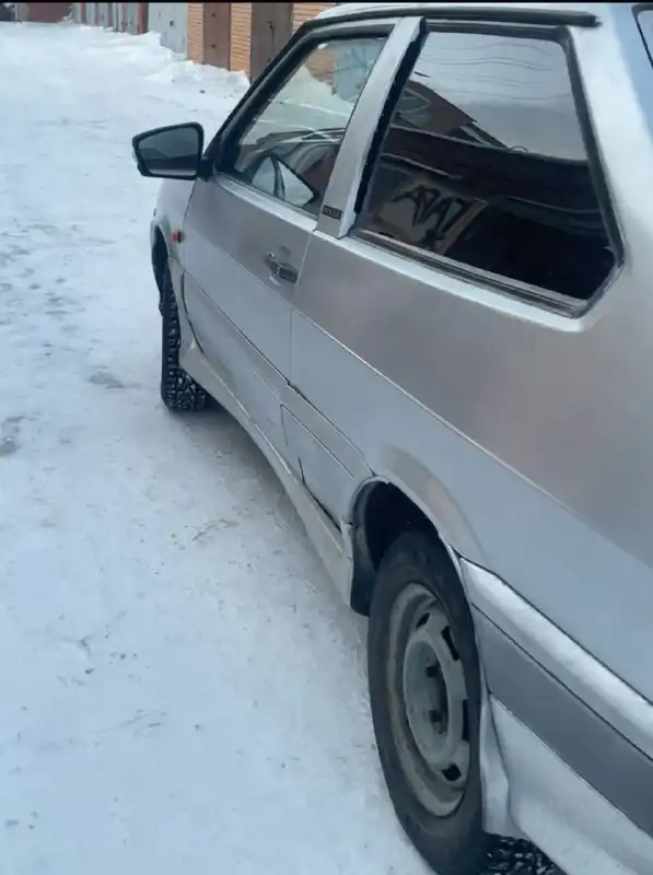 Фото автомобиля LADA 2113 SAMARA, 2006 — госномер В986ХВ116. Цвет: СВЕТЛО-СЕРЕБРИСТЫЙ МЕТАЛЛ