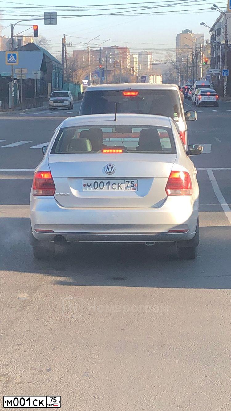 Фото автомобиля VOLKSWAGEN POLO, 2015 — госномер М001СК75. Цвет: Серебристый