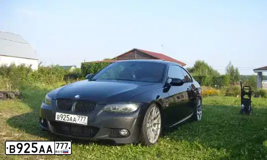 Фото автомобиля BMW SERIE 3, 2006 — госномер С681ХХ799. Цвет: СИНЕ - ЗЕЛЕНЫЙ