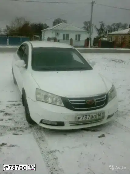Фото автомобиля GEELY EMGRAND (FE-1), 2013 — госномер Н902ВР180. Цвет: Белый