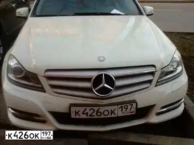 Фото автомобиля MERCEDES-BENZ C200, 2011 — госномер Е273КС11. Цвет: Белый