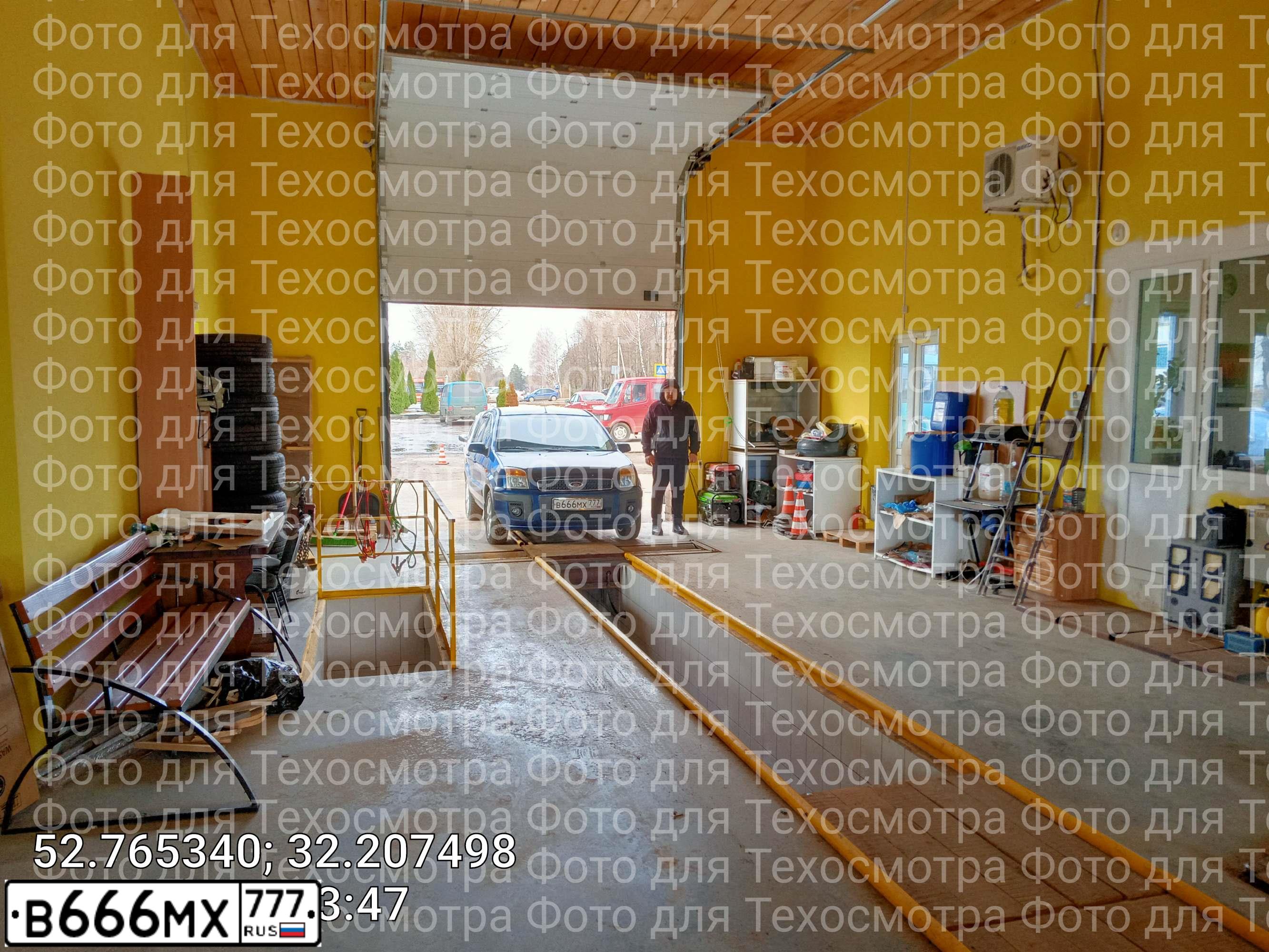 Фото автомобиля NISSAN MURANO, 2014 — госномер Т035НТ777. Цвет: КРАСНЫЙ
