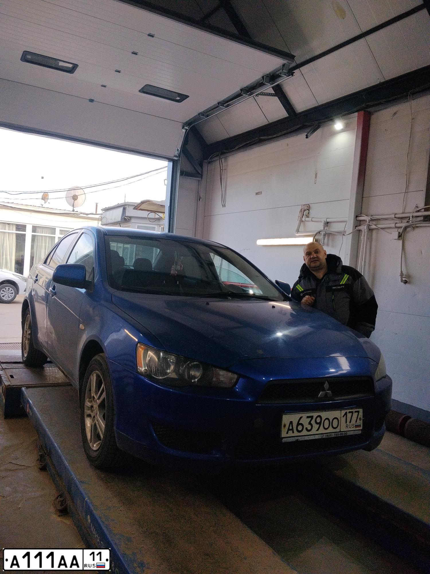 Фото автомобиля LADA 2112 LADA, 2006 — госномер К033ХР750. Цвет: СВЕТЛО-СЕРЕБРИСТЫЙ МЕТАЛЛ