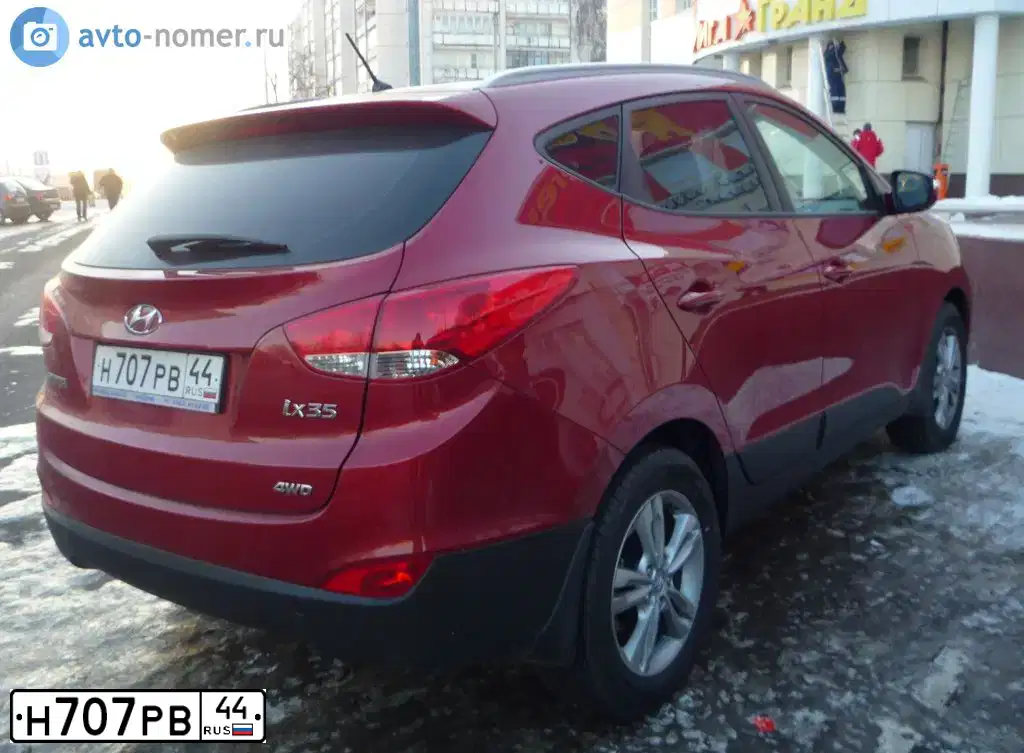 Фото автомобиля HYUNDAI IX35, 2010 — госномер Н707РВ44. Цвет: КРАСНЫЙ