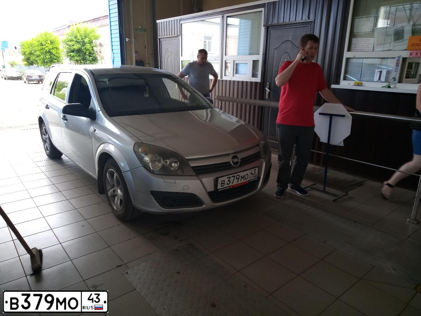 Фото автомобиля OPEL ASTRA, 2004 — госномер С743ТУ43. Цвет: СЕРЕБРИСТЫЙ