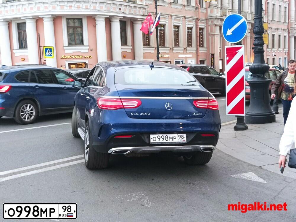Фото автомобиля MERCEDES GLE-KLASSE, 2018 — госномер О998МР98. Цвет: СИНИЙ