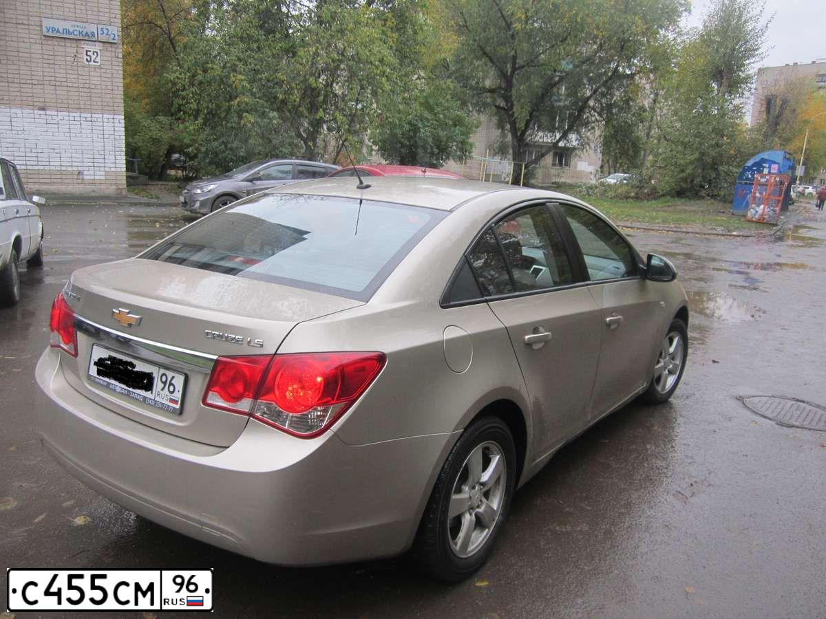 Фото автомобиля VOLKSWAGEN TIGUAN, 2011 — госномер С455СМ96. Цвет: Красный