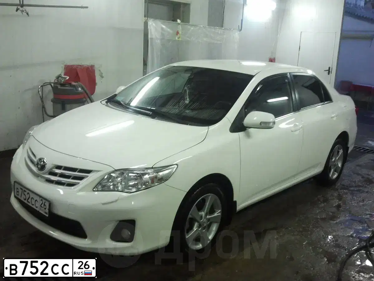 Фото автомобиля TOYOTA COROLLA, 2011 — госномер О048ВХ05. Цвет: Белый