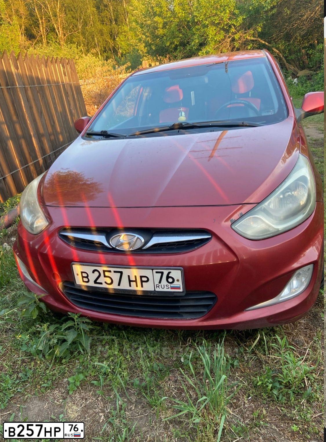 Фото автомобиля HYUNDAI SOLARIS, 2013 — госномер В257НР76. Цвет: КРАСНЫЙ
