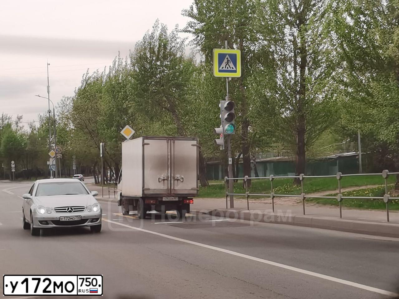 Фото автомобиля MERCEDES CLK-KLASSE, 2008 — госномер У172МО750. Цвет: СЕРЕБРИСТЫЙ