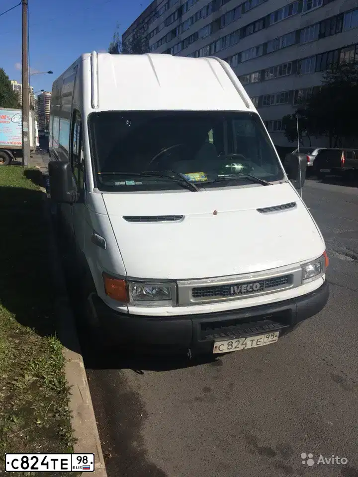 Фото автомобиля IVECO DAILY, 2003 — госномер С824ТЕ98. Цвет: Белый